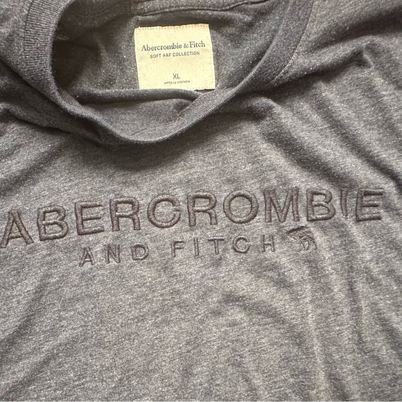 Abercrombie & Fitch Blue Short Sleeve Tee - Picture 2 of 3